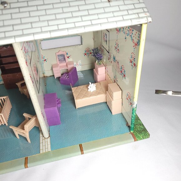 Share Vintage Tin 1950’s Rancher Metal Doll House 4 Rooms Furnished ~ T. Cohn - Picture 9 of 15